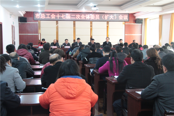 3月11日，梧州市總工會召開十七屆二次全委會（擴大）會議，市委副書記蔣海東發(fā)表講話，市總工會黨組書記、常務(wù)副主席朱明勝作