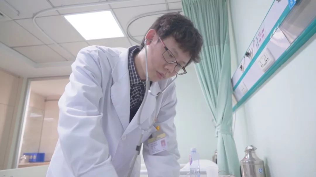 盡職盡責(zé)好醫(yī)生，他是心血管病患者的“生命守護(hù)神”