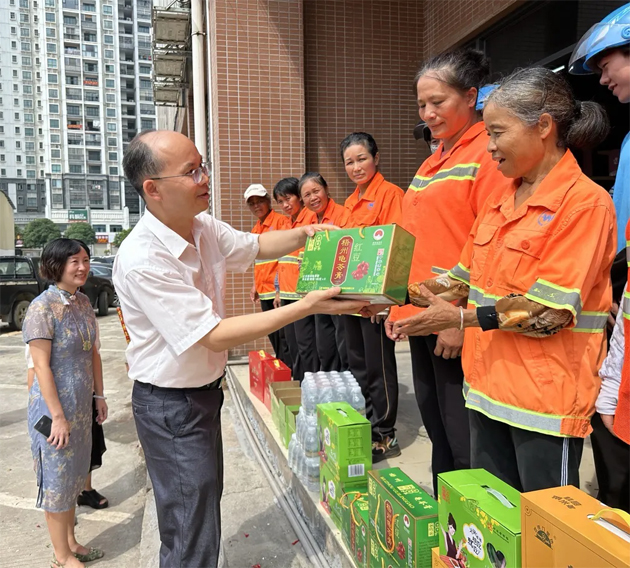 情系一線 關(guān)愛職工｜梧州市總工會持續(xù)開展送清涼慰問活動(dòng)