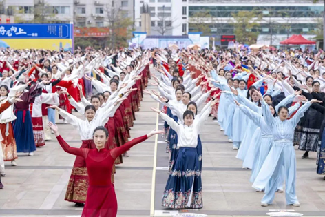 【跟黨奮進新征程 巾幗建功新時代】梧州市第十二屆婦女國風趣味體育運動會暨“梧家巧姐姐”國潮集市，精彩綻放！